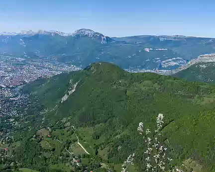 PXL007 Vue panoramique de Grenoble avec le Vercors en arrière-plan